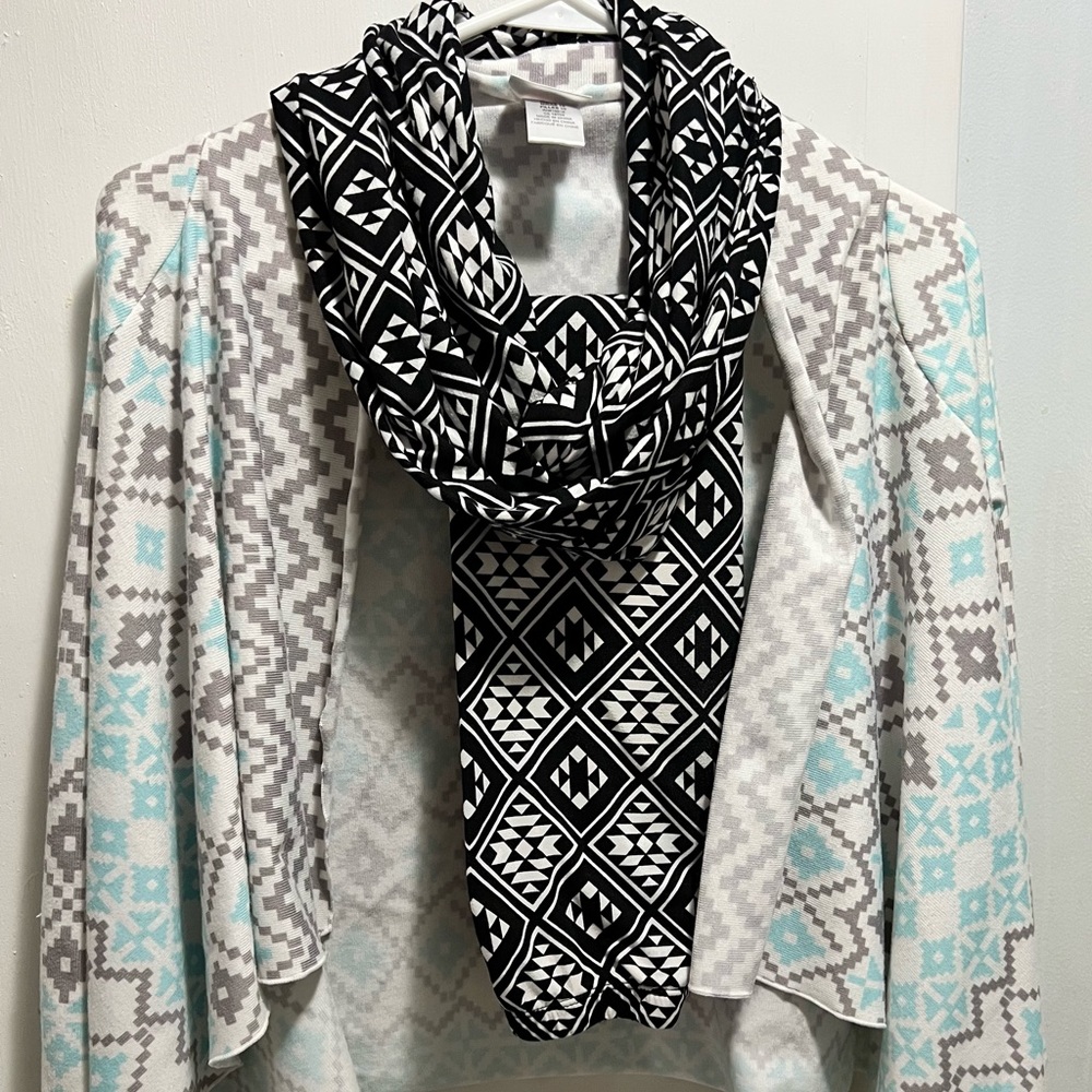 Super cute Girls size 10/12 3 piece pant set by Emily West.